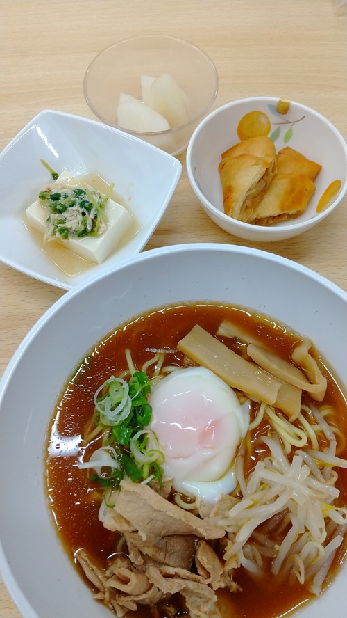 昼食（徳島ラーメン）